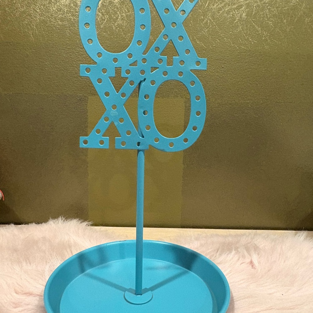Blue 'XOXO' Jewelry Stand